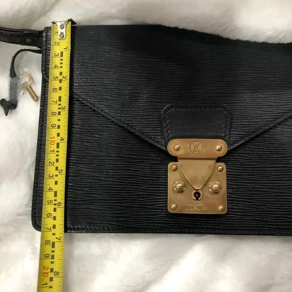 Louis Vuitton Epi Envelope Bag with working key - Picture 13 of 14